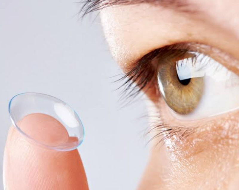 Lente de contato Incolor anual com grau para hipermetropia (caixa com 2 unidades)